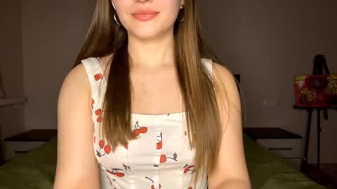 Snapshot of harollddiierolf chatting on February 9, 12:47 am Vivy online show from February 9, 12:47 am