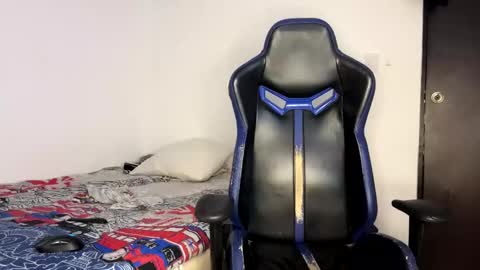 Snapshot of harry_p01 chatting on October 12, 1:04 am harry_p01 online show from October 12, 1:04 am