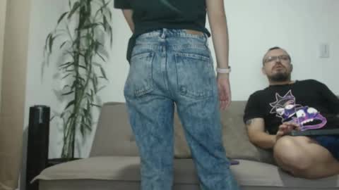 Snapshot of harrycum4you chatting on April 15, 2:51 am hannaandharri online show from April 15, 2:51 am