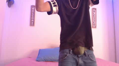 Snapshot of harrythomson1 chatting on December 11, 6:58 am harry thomson online show from December 11, 6:58 am