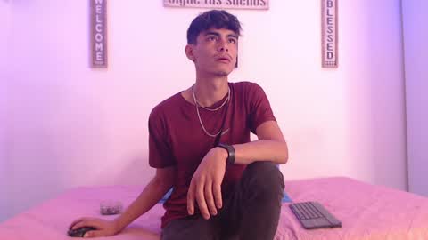 Snapshot of harrythomson1 chatting on December 14, 11:12 pm harry thomson online show from December 14, 11:12 pm