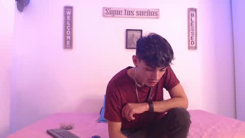 Snapshot of harrythomson1 chatting on December 15, 2:19 am harry thomson online show from December 15, 2:19 am