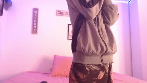 Snapshot of harrythomson1 chatting on December 19, 8:34 am harry thomson online show from December 19, 8:34 am