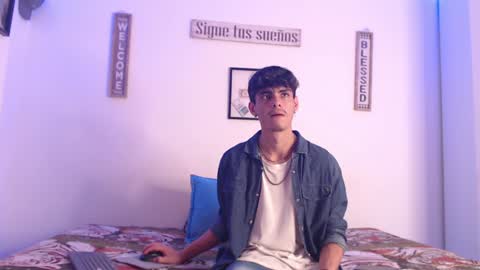 Snapshot of harrythomson1 chatting on January 17, 6:04 am harry thomson online show from January 17, 6:04 am