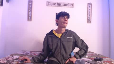 Snapshot of harrythomson1 chatting on January 20, 4:21 am harry thomson online show from January 20, 4:21 am