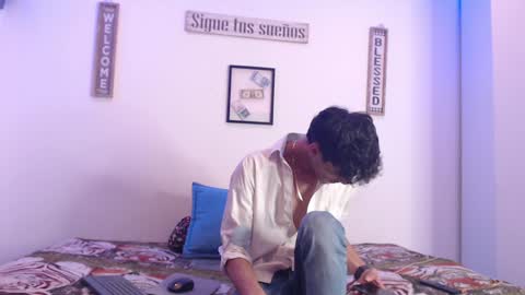 Snapshot of harrythomson1 chatting on January 22, 3:31 am harry thomson online show from January 22, 3:31 am