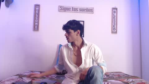 Snapshot of harrythomson1 chatting on January 22, 10:40 am harry thomson online show from January 22, 10:40 am