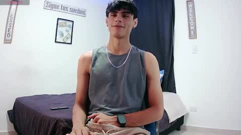 Snapshot of harrythomson1 chatting on October 30, 2:24 am harry thomson online show from October 30, 2:24 am