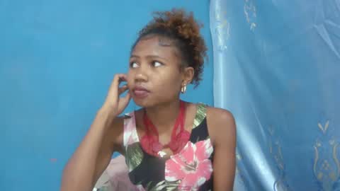 Snapshot of hasleyinah chatting on June 18, 2:10 pm hasleyinah online show from June 18, 2:10 pm