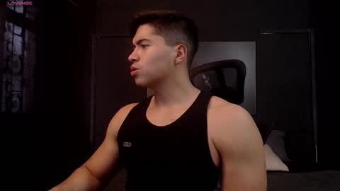 Snapshot of hat_guy01 chatting on February 27, 8:42 pm hat_guy01 online show from February 27, 8:42 pm