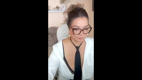 leila online show from June 10, 5:56 pm