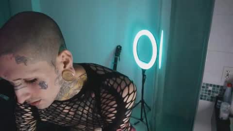 Snapshot of hatsumotokyoto chatting on October 15, 6:35 am More content 2 online show from October 15, 6:35 am