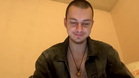 Snapshot of hattydee chatting on December 4, 1:25 am dee online show from December 4, 1:25 am