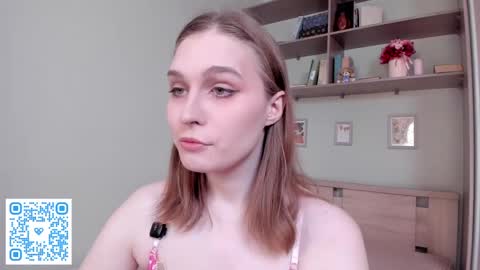 Mia online show from April 13, 8:09 am