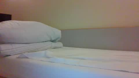 Snapshot of hawk5800 chatting on December 18, 8:14 pm Hawk5800 online show from December 18, 8:14 pm