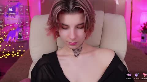 haylaamber online show from December 19, 5:50 pm