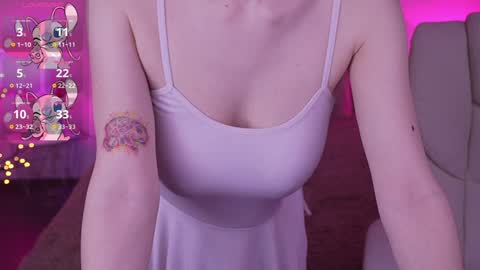 haylaamber online show from February 4, 8:06 pm