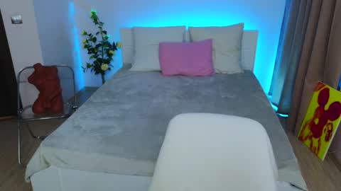 Hayle online show from January 23, 2:23 am