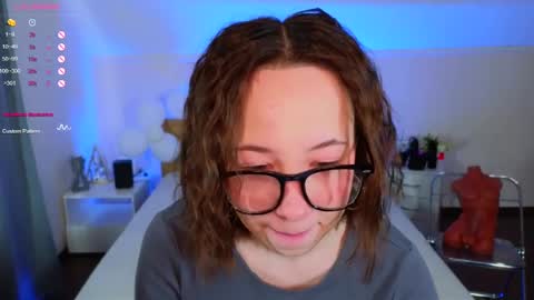 Hayle online show from March 8, 2:12 am