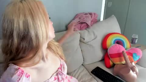 Hayley online show from April 4, 1:52 pm