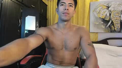 Snapshot of hazbinstudio chatting on January 18, 12:25 am hazbinstudio online show from January 18, 12:25 am