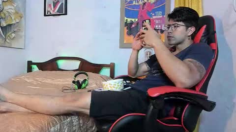 Snapshot of hazbinstudio chatting on February 4, 7:09 pm hazbinstudio online show from February 4, 7:09 pm