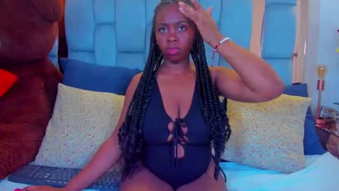 hazel_lanee online show from December 15, 2:16 am