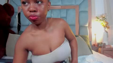 hazel_lanee online show from May 23, 6:29 am