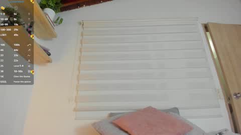 Snapshot of hazel_shy chatting on December 13, 10:34 pm Im Hazel online show from December 13, 10:34 pm