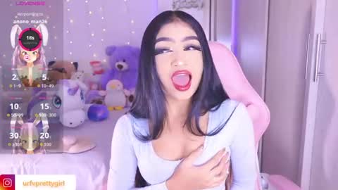 Snapshot of hazelbabee_ chatting on June 20, 1:30 am Lynn online show from June 20, 1:30 am