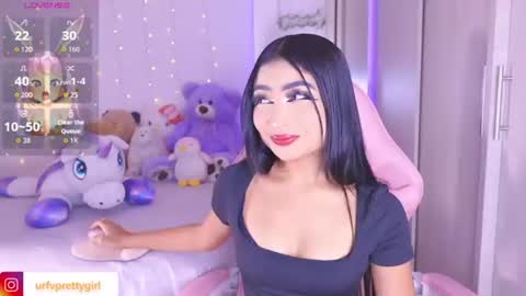 Snapshot of hazelbabee_ chatting on June 24, 6:34 am Lynn online show from June 24, 6:34 am