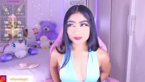 Snapshot of hazelbabee_ chatting on July 8, 8:19 am Lynn online show from July 8, 8:19 am