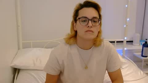 Snapshot of hazelraven25 chatting on October 30, 1:07 am hazelraven25 online show from October 30, 1:07 am