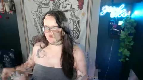 HazeyViolet333 online show from April 14, 7:42 pm