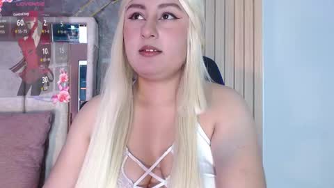 Snapshot of hazumi_tsu chatting on June 22, 11:02 pm hazumi_tsu online show from June 22, 11:02 pm