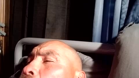 Snapshot of headshop_ chatting on March 12, 7:59 pm Cloudznpointzsex online show from March 12, 7:59 pm