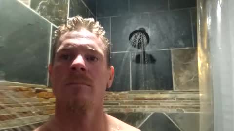 Snapshot of heags83 chatting on December 2, 11:18 pm heags83 online show from December 2, 11:18 pm