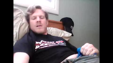 Snapshot of heags83 chatting on February 21, 6:04 pm heags83 online show from February 21, 6:04 pm