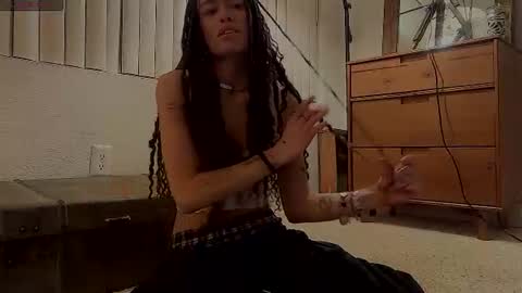 Snapshot of healyremyremy chatting on July 19, 5:22 am Hallie online show from July 19, 5:22 am