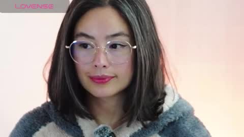 hearmymoans_18 online show from February 5, 9:41 pm