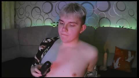 Snapshot of heatctrl chatting on February 28, 5:25 pm Justin online show from February 28, 5:25 pm