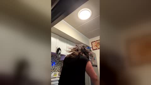 Snapshot of heatskii chatting on March 17, 8:23 pm heatskii online show from March 17, 8:23 pm