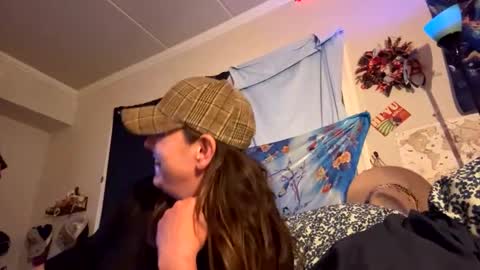 Snapshot of heatskii chatting on March 28, 8:25 am heatskii online show from March 28, 8:25 am