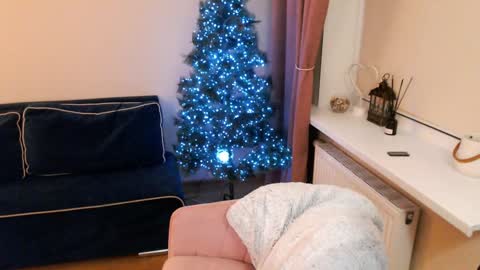 Snapshot of heaven_chloe chatting on December 11, 7:57 pm Heaven girl online show from December 11, 7:57 pm