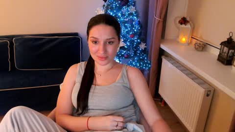 Snapshot of heaven_chloe chatting on December 22, 11:20 pm Heaven girl online show from December 22, 11:20 pm