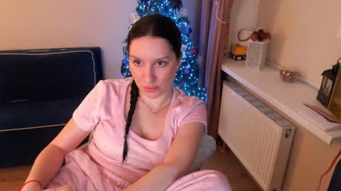 Snapshot of heaven_chloe chatting on January 11, 11:24 pm Heaven girl online show from January 11, 11:24 pm