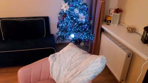 Snapshot of heaven_chloe chatting on January 30, 8:10 pm Heaven girl online show from January 30, 8:10 pm