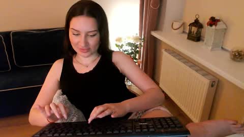 Snapshot of heaven_chloe chatting on March 1, 9:04 pm Heaven girl online show from March 1, 9:04 pm