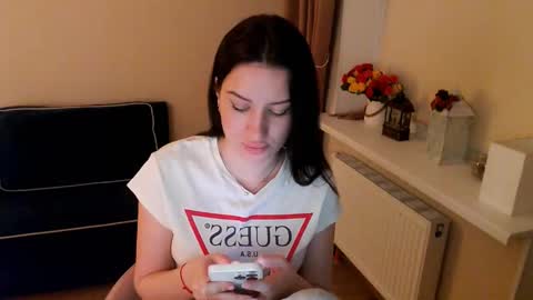 Snapshot of heaven_chloe chatting on March 11, 10:42 pm Heaven girl online show from March 11, 10:42 pm