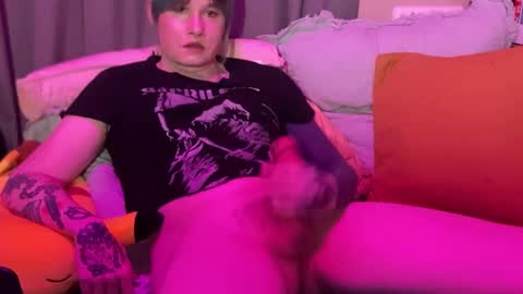 Snapshot of heavensentttt chatting on January 21, 9:24 am Saoirse online show from January 21, 9:24 am